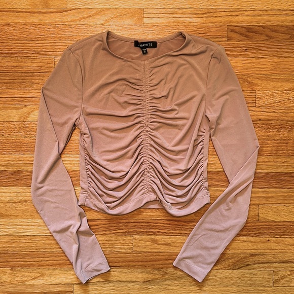 Dynamite Ruched Long-Sleeve Cropped Top - Picture 3 of 7